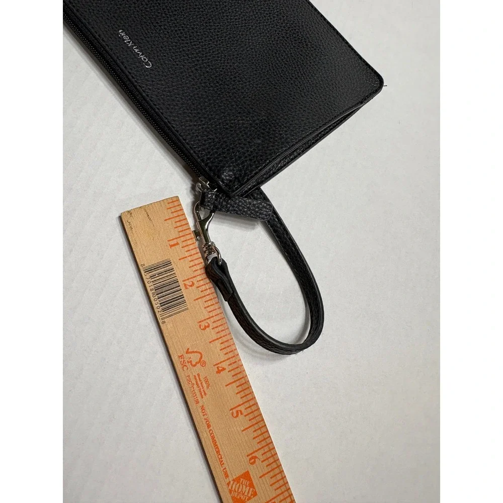 Calvin Klein Wristlet Pouch Black Pebble Faux‎ Leather Silver Logo H7DCZ6WF Chic